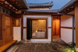 Luxury Hanok Maison Sunlit