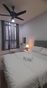 Kuala Lumpur Mont Kiara Arcoris SOHO 5 Pax, Walk to Mall, Pool, WIFI