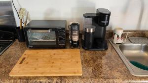 Guest Studio near Businesses and Markets