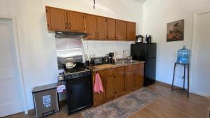 Guest Studio near Businesses and Markets