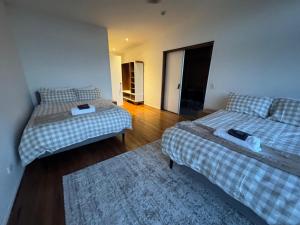 Mantra Guest House - Noosa Hinterland Stay with Views and Private Deck