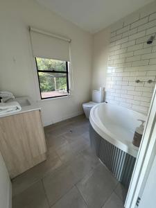 Mantra Guest House - Noosa Hinterland Stay with Views and Private Deck