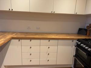 Mantra Guest House - Noosa Hinterland Stay with Views and Private Deck