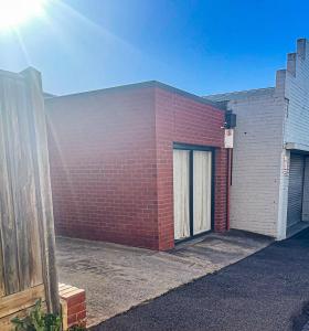 Middle Of Town With Parking!