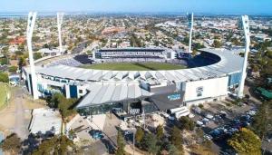 Middle Of Town With Parking!