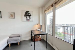 Charming studio with balcony on the 10th floor