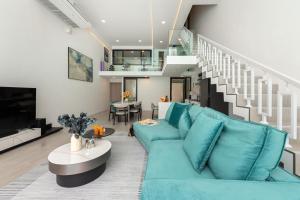 Pool Access Large Townhouse