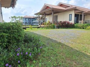 Nabua Thalenoi Resort นาบัว ทะเลน้อย รีสอร์ท