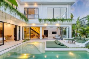 Rooftop Villa Elegant 4BR Retreat in Umalas