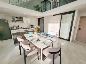 Unique Pool Slide Access Townhouse