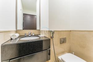 Panoramic Dubai Water Canal Views 1BR with Seamless Access to Marina Mall, Steps from the Tram, The Address Residences, Dubai Marina by Deluxe Holiday Homes