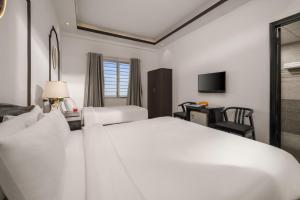 Golden Glow Hue City