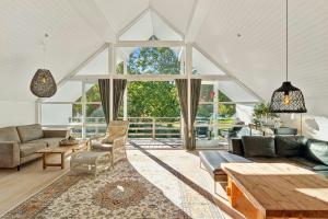 Charming Summer House With Beach Access