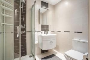 Modern Hyde Park Flat on Vibrant Queensway