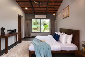 SaffronStays Laterite Grove