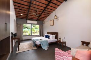 SaffronStays Laterite Grove