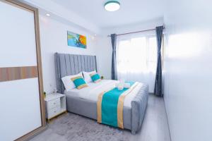 classy elegant apartment with swimming pool, fully equipped gym private parking space and amazing city views