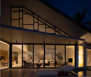 5BR Luxury Seaview Designer Villa with Pool & Gym