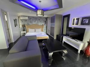 Grosvenor Square Kandi Realty