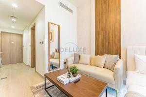 Studio Near Meydan Racecourse and Golf Club with Convenient Access to Al Meydan Road and Dubai Top Attractions, Azizi Riviera 29, Al Merkadh by Deluxe Holiday Homes