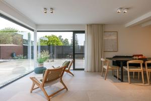 Charming Chic Stay with Garden Views & Parking