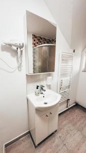 Cosy bedroom for 2 with Balcony in a Family Villa