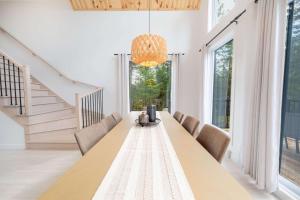 Spa and Pool Table - Chalet Ayoka