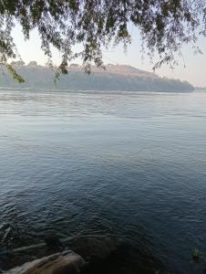 Chirundu - Zambezi River Campsite & Swimming Pool & WiFi