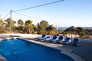Farm house (cortijo) con piscina, vistas al mar y montaña