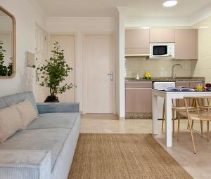 Canaryislandshost l Coral