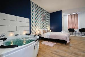 Baignoire Balnéo, Baby-foot & WiFi Fibre