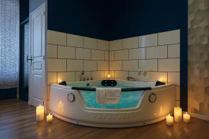 Baignoire Balnéo, Baby-foot & WiFi Fibre