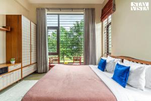 StayVista at Zen Grove with Bonfire, Lawn