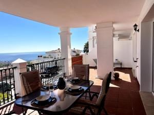Spacious Andalusian Apartment, Sea View, between Malaga and Marbella