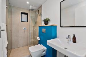 Explore the vibrant heart of Cape Town- 2 bed apmt