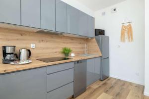 Nowoczesny Apartament w Kołobrzegu Spokojna Okolica Parking by Noclegi Renters