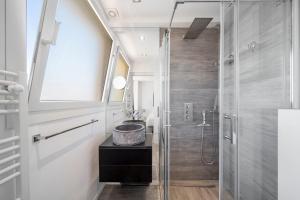 REF 1957 - Cannes Croisette -Sea view apartment for rent