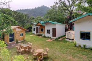 Hotel O Tapovan Rise cottages and cafe