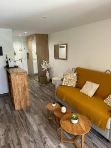 Cozy studio with pool seaside