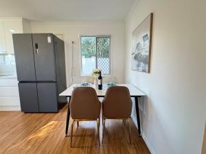 Wake up to Mountain Vista 3BR Light-filled Cottage