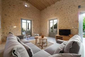 Dafni by Vintage Travel