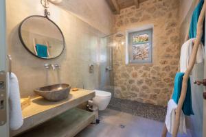 Dafni by Vintage Travel