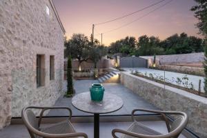 Dafni by Vintage Travel