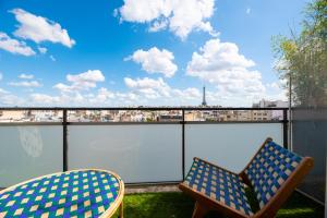 Stunning View on Eiffel Tower with Balcony