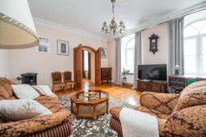 Heritage One Bedr Apartment by the Gates of Dawn by Reside Baltic