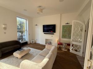 Bright Flat near Little Venice, Charming & Central