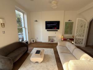 Bright Flat near Little Venice, Charming & Central