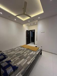 Shri Mahalaxmi Excative yatri nivas