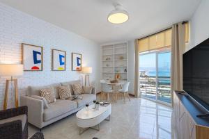 Coqueto ático junto a la playa by Rent Me