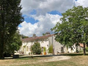 Gite avec piscine et grand jardin
